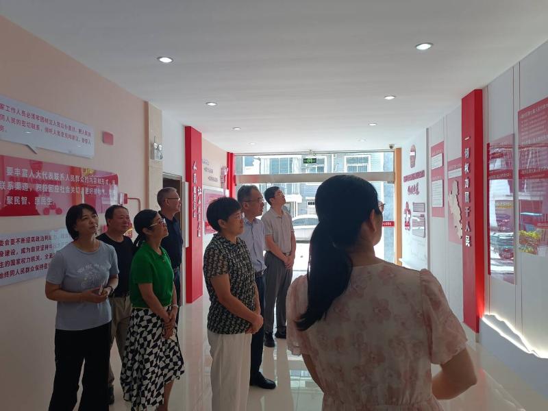 徽州区:人大代表进站听民情解民忧